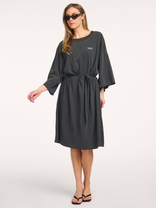 Ontdek de Pymaz katoenmix T-shirt jurk van American Vintage in de kleur Antraciet bij Orangebag. Op werkdagen voor 21:45 besteld, morgen in huis.