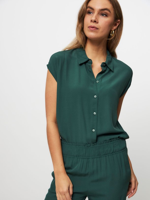 Ontdek de Kiek viscose blouse van By-Bar in de kleur donkergroen bij Orangebag. Op werkdagen voor 21:45 besteld, morgen in huis.