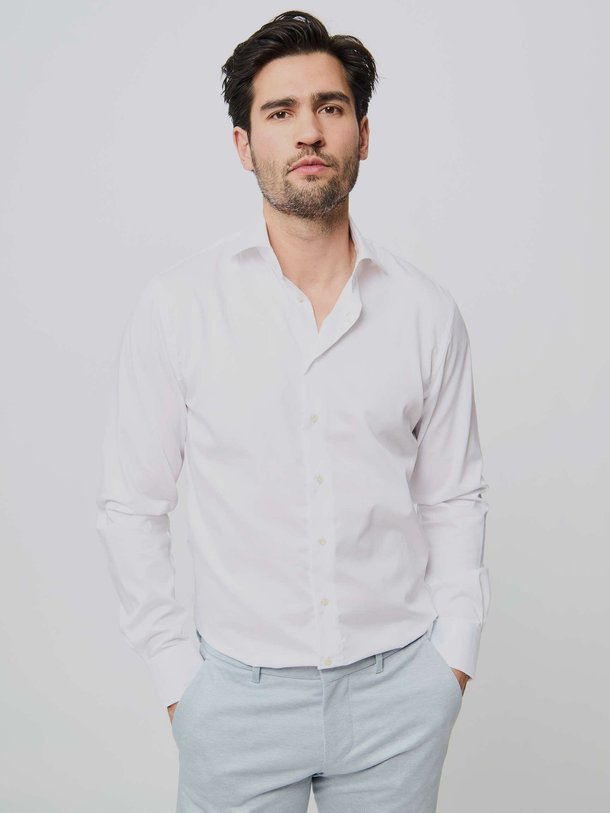 Ontdek de katoenen strijkvrij overhemd van Profuomo in de kleur wit bij Orangebag. Op werkdagen voor 21:45 besteld, morgen in huis.