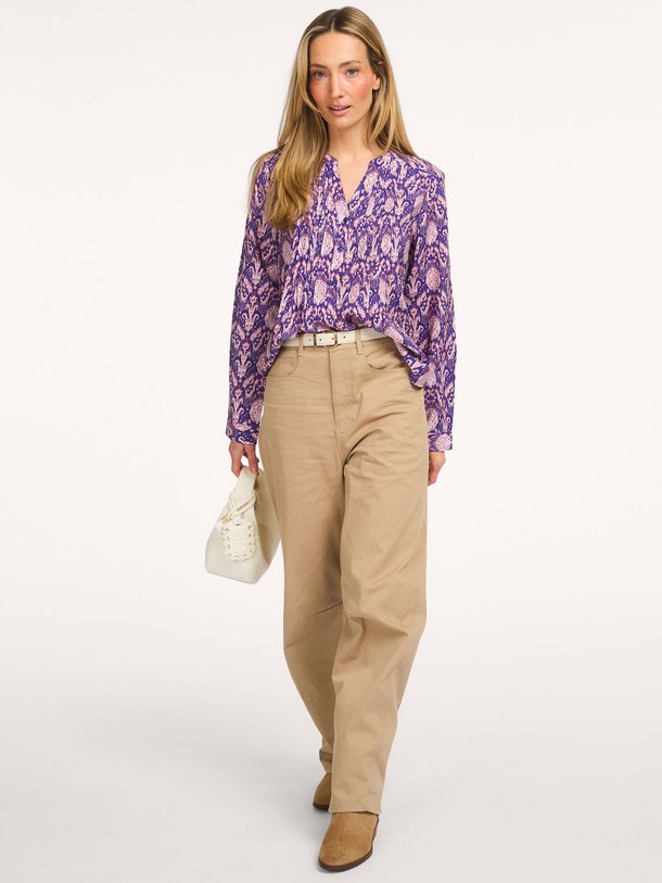 Ontdek de Helena viscosemix top met dessin van Lollys Laundry in de kleur Paars bij Orangebag. Op werkdagen voor 21:45 besteld, morgen in huis.