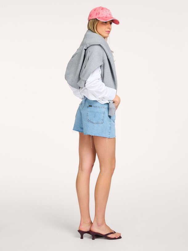 Ontdek de Sandra denim short van Lois in de kleur Blauw bij Orangebag. Op werkdagen voor 21:45 besteld, morgen in huis.