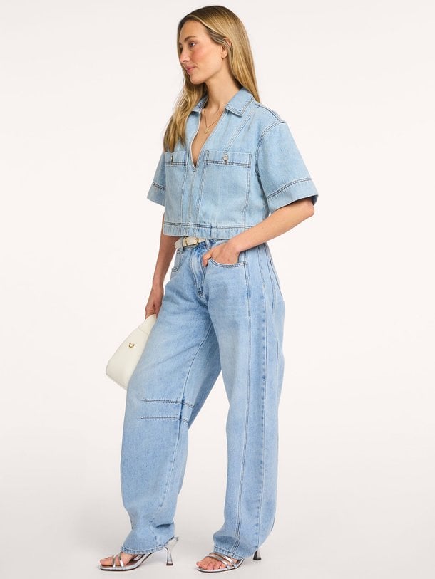 Ontdek de Drew denim top van Haute L'Amitié in de kleur Blauw bij Orangebag. Op werkdagen voor 21:45 besteld, morgen in huis.