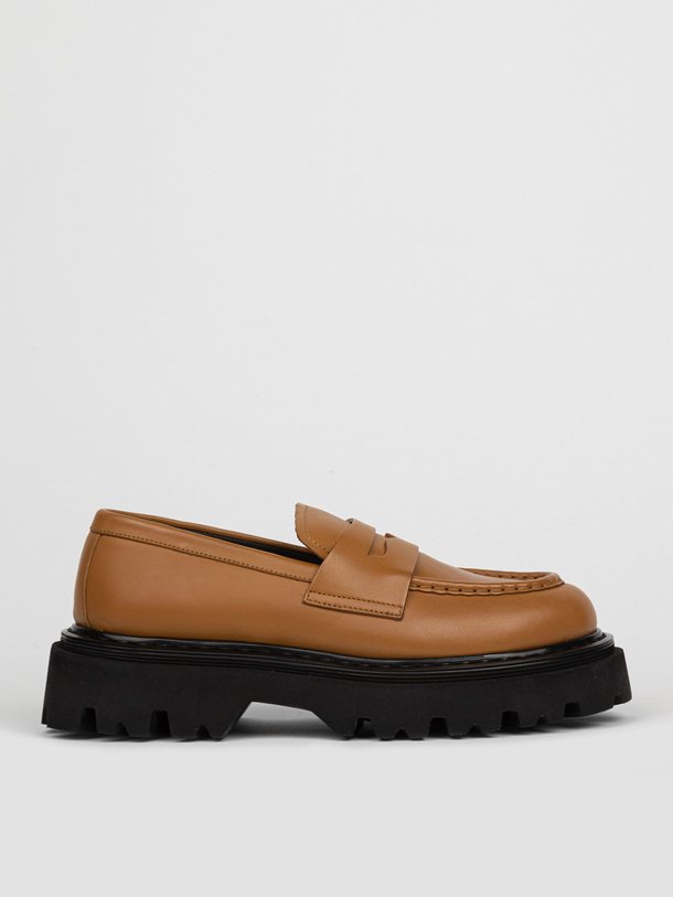 Ontdek de Lederen loafers van Closed in de kleur camel bij Orangebag. Op werkdagen voor 21:45 besteld, morgen in huis.