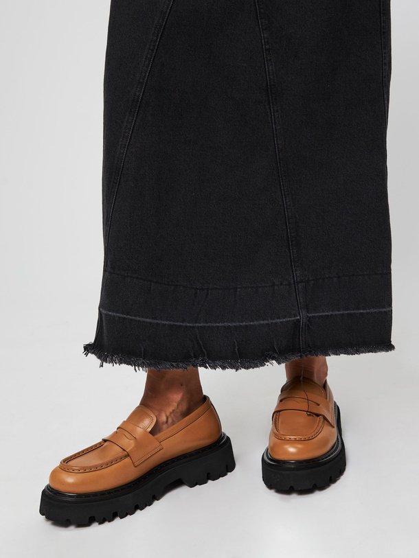 Ontdek de Lederen loafers van Closed in de kleur camel bij Orangebag. Op werkdagen voor 21:45 besteld, morgen in huis.