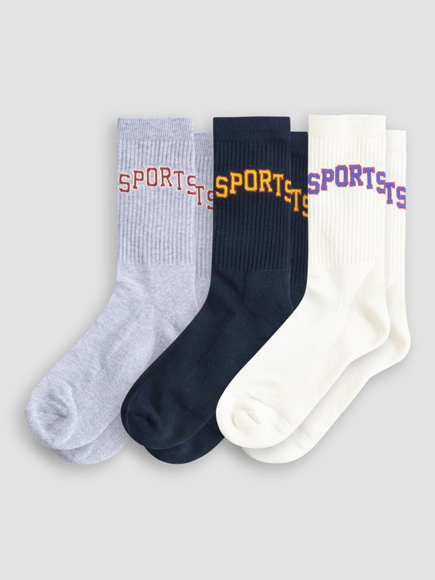 Ontdek de Legacy 3-pack katoenmix logo sokken van Diadora in de kleur donkerblauw bij Orangebag. Op werkdagen voor 21:45 besteld, morgen in huis.