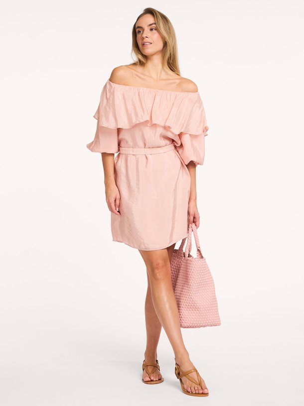 Ontdek de Kyo viscosemix off shoulder jurk van Dante 6 in de kleur Lichtroze bij Orangebag. Op werkdagen voor 21:45 besteld, morgen in huis.