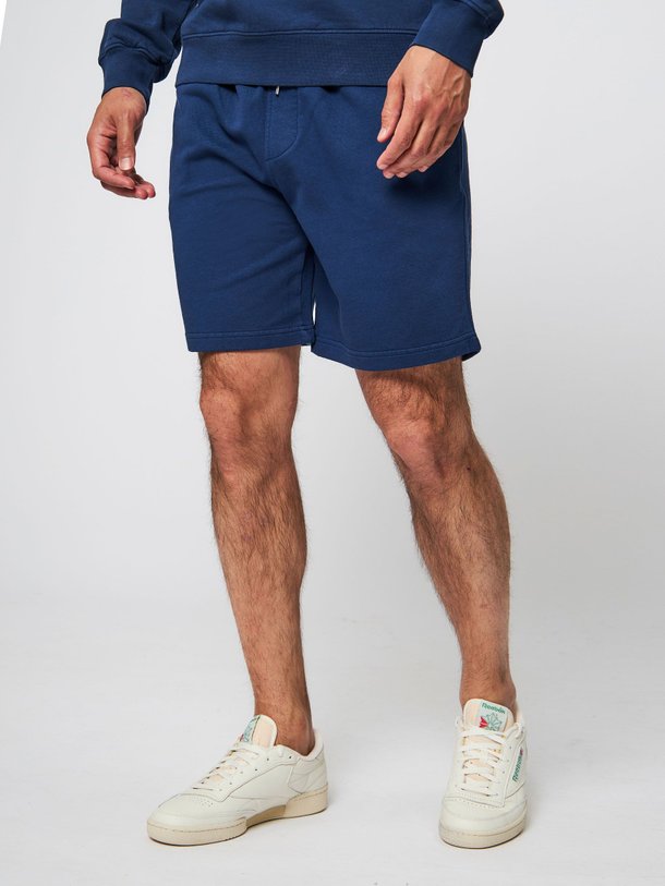 Ontdek de Organic cotton sweatshort van Colorful Standard in de kleur donkerblauw bij Orangebag. Op werkdagen voor 21:45 besteld, morgen in huis.