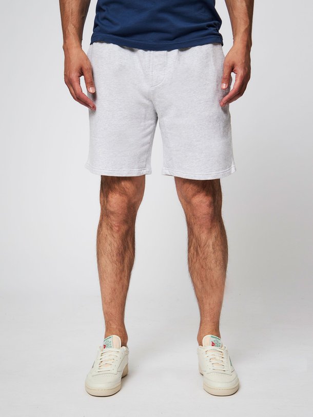 Ontdek de Organic cotton gemêleerde sweatshort van Colorful Standard in de kleur lichtgrijs bij Orangebag. Op werkdagen voor 21:45 besteld, morgen in huis.