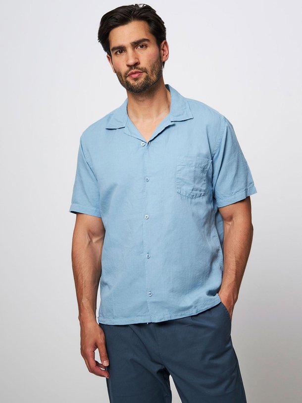 Ontdek de Organic cotton/linen mix overhemd van Colorful Standard in de kleur blauw bij Orangebag. Op werkdagen voor 21:45 besteld, morgen in huis.