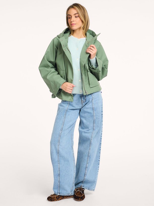 Ontdek de Jenna katoenmix jack van Bellerose in de kleur Groen bij Orangebag. Op werkdagen voor 21:45 besteld, morgen in huis.