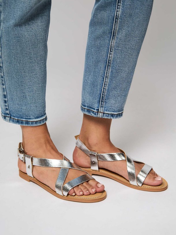 Ontdek de Laura lederen metallic sandalen van Ivylee Copenhagen in de kleur zilverkleur bij Orangebag. Op werkdagen voor 21:45 besteld, morgen in huis.