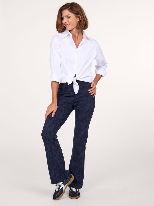 Ontdek de zave katoenmix broek met dessin van La Fee Maraboutee in de kleur donkerblauw bij Orangebag. Op werkdagen voor 21:45 besteld, morgen in huis.