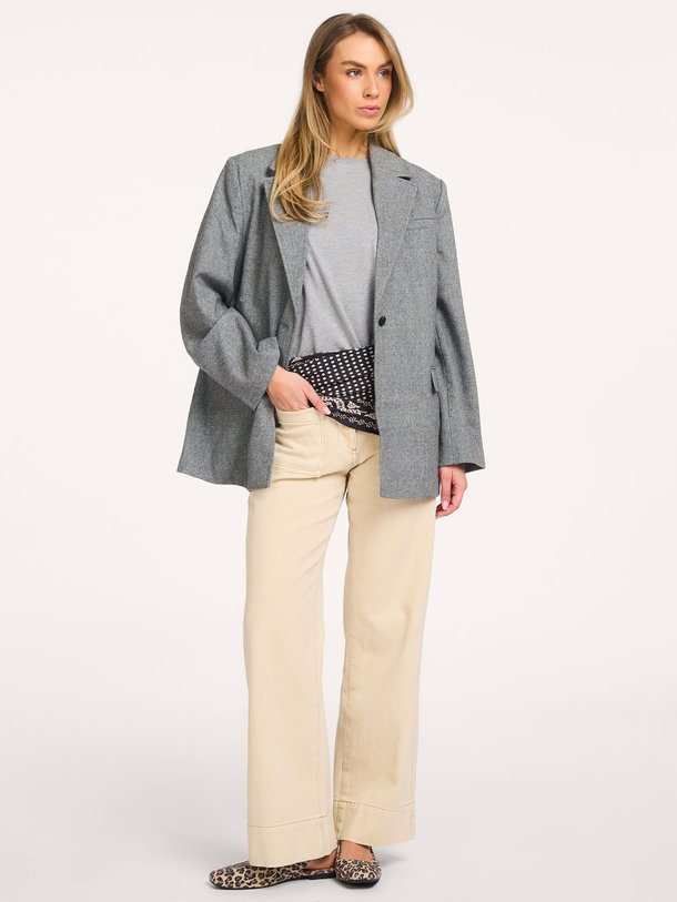 Ontdek de Tullinge mid waist loose fit non-stretch jeans van Sofie Schnoor in de kleur Zand bij Orangebag. Op werkdagen voor 21:45 besteld, morgen in huis.