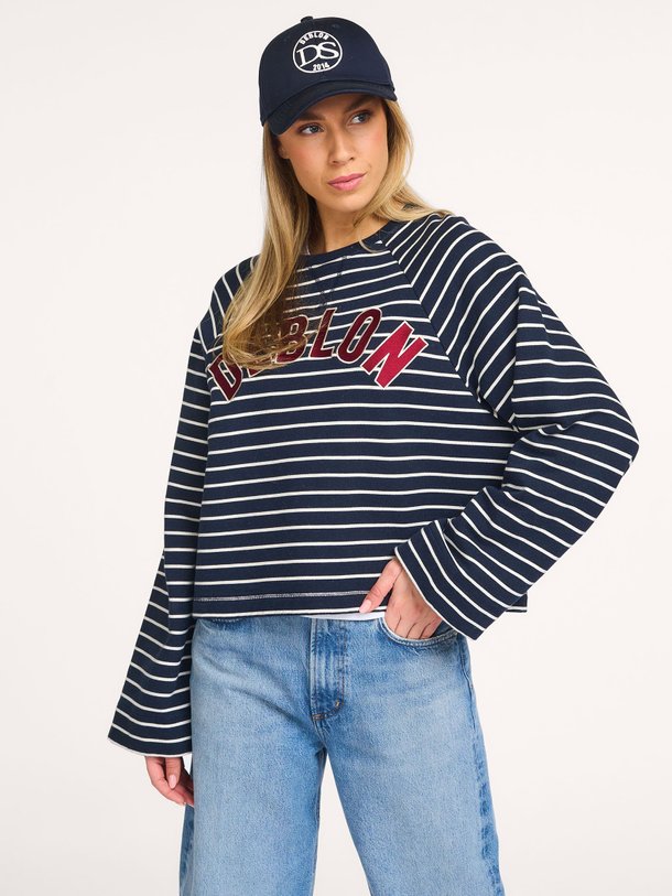 Ontdek de Dana katoen gestreepte sweater van Deblon in de kleur Donkerblauw bij Orangebag. Op werkdagen voor 21:45 besteld, morgen in huis.