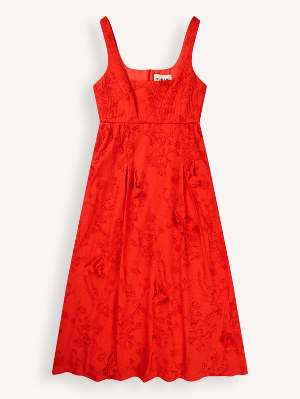 Ontdek de Fronia katoenen maxi jurk met borduursel van Munthe in de kleur rood bij Orangebag. Op werkdagen voor 21:45 besteld, morgen in huis.