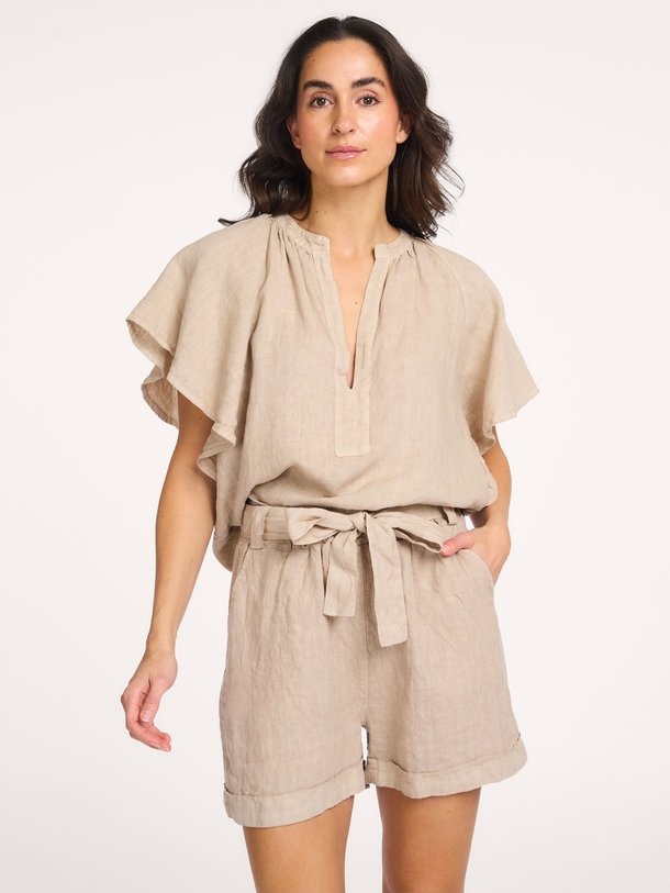 Ontdek de June linnen short van By-Bar in de kleur Zand bij Orangebag. Op werkdagen voor 21:45 besteld, morgen in huis.