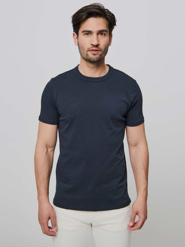 Ontdek de Katoenen T-shirt van Profuomo in de kleur donkerblauw bij Orangebag. Op werkdagen voor 21:45 besteld, morgen in huis.