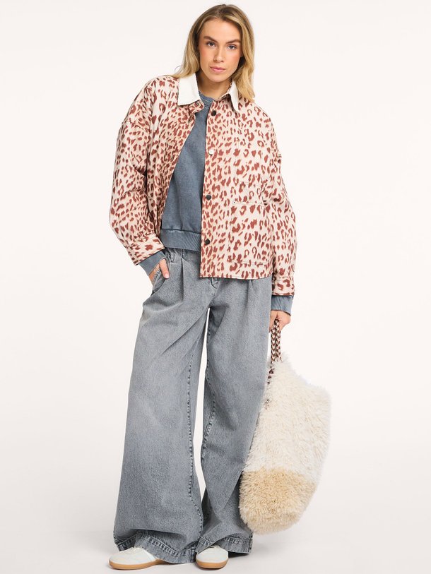 Ontdek de Wandy katoenen leopard jack van Bellerose in de kleur Beige bij Orangebag. Op werkdagen voor 21:45 besteld, morgen in huis.