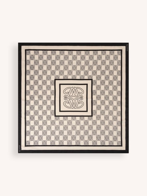 Ontdek de Monogram geweven sjaal met dessin van Dante 6 in de kleur Off-white bij Orangebag. Op werkdagen voor 21:45 besteld, morgen in huis.