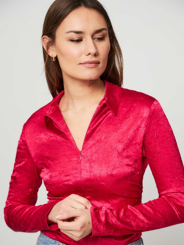 Ontdek de Ivana geweven glanzende top met structuur van Samsoe Samsoe in de kleur fuchsia bij Orangebag. Op werkdagen voor 21:45 besteld, morgen in huis.