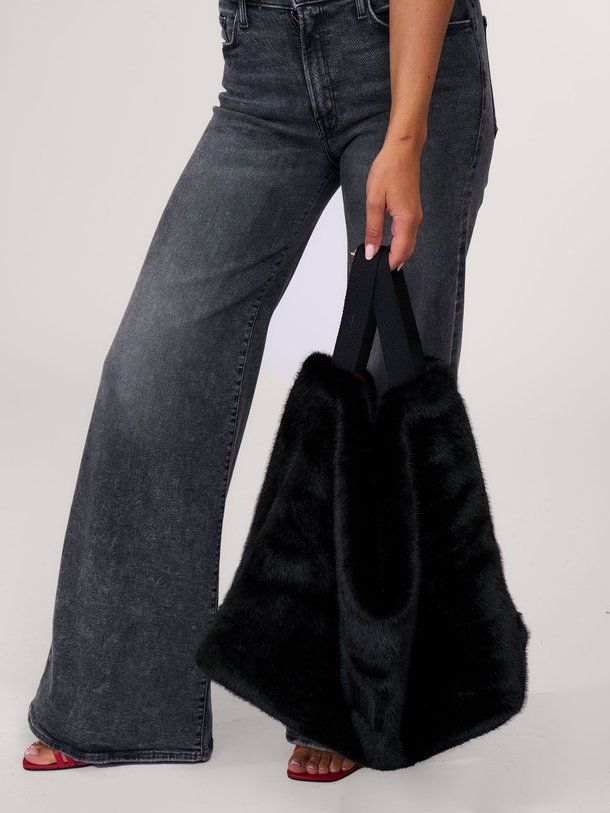Ontdek de Hommie fake fur shopper van Bellerose in de kleur zwart bij Orangebag. Op werkdagen voor 21:45 besteld, morgen in huis.
