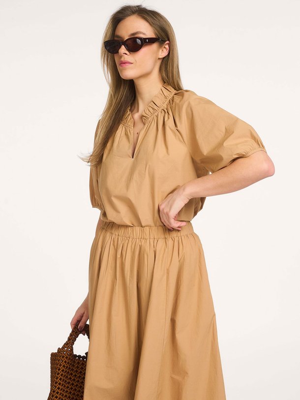 Ontdek de Clementine katoenen top van Xirena in de kleur Camel bij Orangebag. Op werkdagen voor 21:45 besteld, morgen in huis.