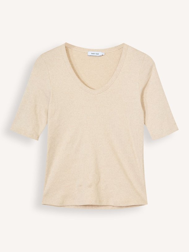 Ontdek de Eden katoenmix gemêleerde rib top van Knit-ted in de kleur Zand bij Orangebag. Op werkdagen voor 21:45 besteld, morgen in huis.