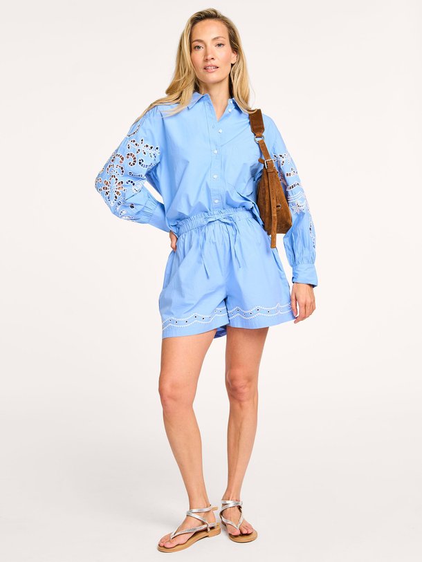 Ontdek de Boxy organic cotton short van Louise Misha in de kleur blauw bij Orangebag. Op werkdagen voor 21:45 besteld, morgen in huis.