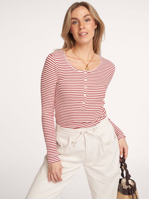 Ontdek de Katoenmix gestreepte longsleeve van Sofie Schnoor in de kleur rood bij Orangebag. Op werkdagen voor 21:45 besteld, morgen in huis.