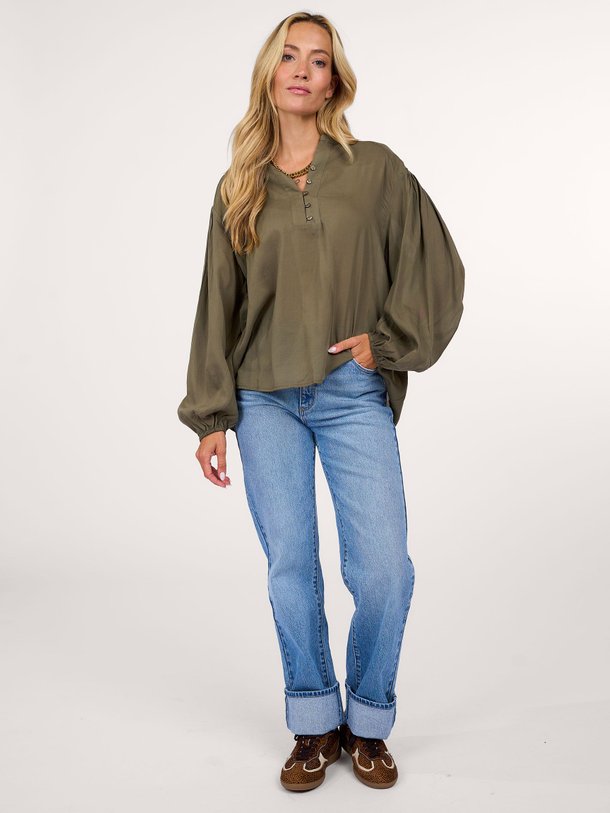 Ontdek de Lyocell top van Yaya in de kleur mosgroen bij Orangebag. Op werkdagen voor 21:45 besteld, morgen in huis.