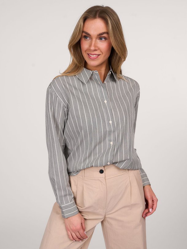 Ontdek de Katoenmix gestreepte blouse van Yaya in de kleur antraciet bij Orangebag. Op werkdagen voor 21:45 besteld, morgen in huis.