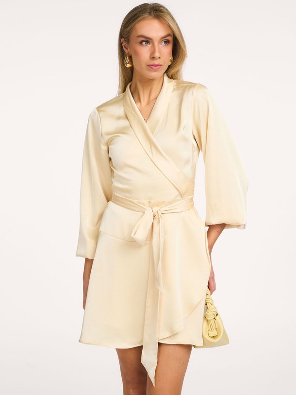 Ontdek de Colbie geweven satijnen overslagjurk van Neo Noir in de kleur Lichtgeel bij Orangebag. Op werkdagen voor 21:45 besteld, morgen in huis.