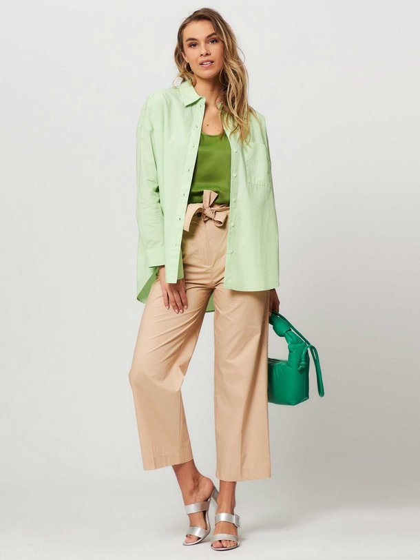 Ontdek de Katoenen paperbag broek van Woolrich in de kleur zand bij Orangebag. Op werkdagen voor 21:45 besteld, morgen in huis.