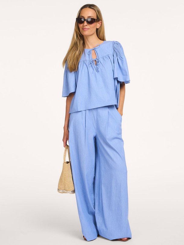 Ontdek de Cattin viscosemix broek van Ruby Tuesday in de kleur Lichtblauw bij Orangebag. Op werkdagen voor 21:45 besteld, morgen in huis.