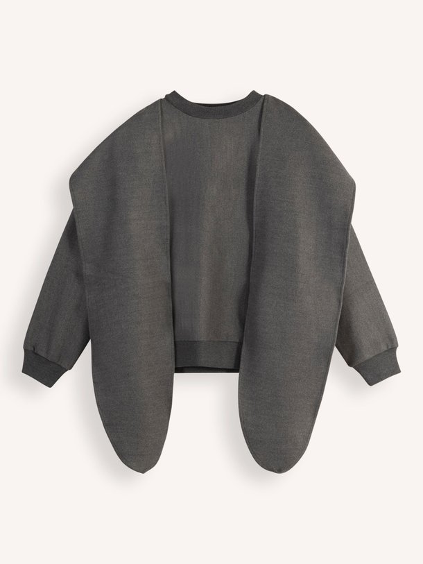 Ontdek de Suave viscosemix sweater met knoop detail van Chptr-s in de kleur grijs bij Orangebag. Op werkdagen voor 21:45 besteld, morgen in huis.