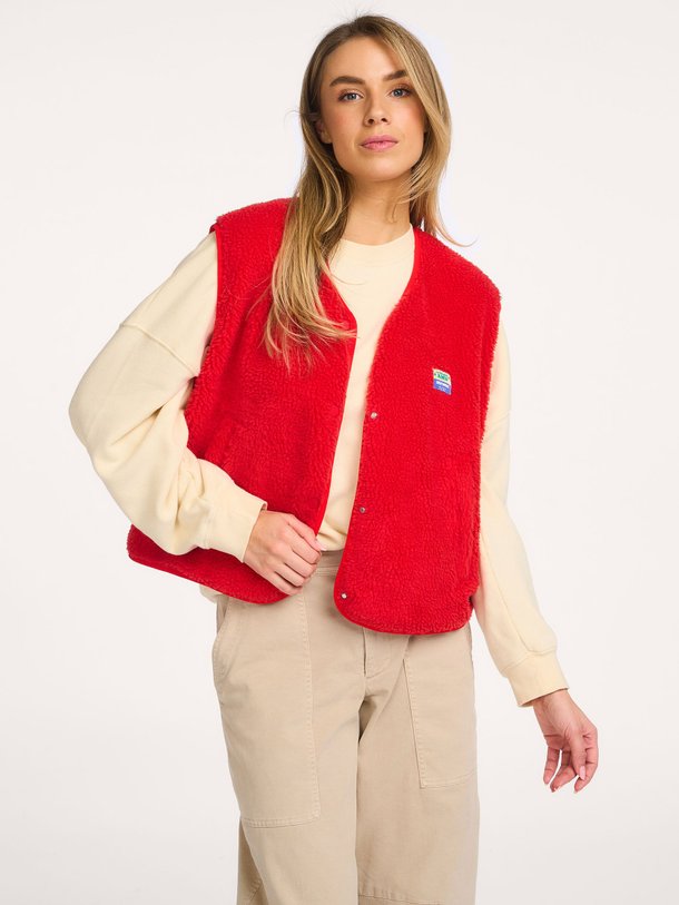 Ontdek de Hoktown geweven teddy gilet van American Vintage in de kleur Rood bij Orangebag. Op werkdagen voor 21:45 besteld, morgen in huis.