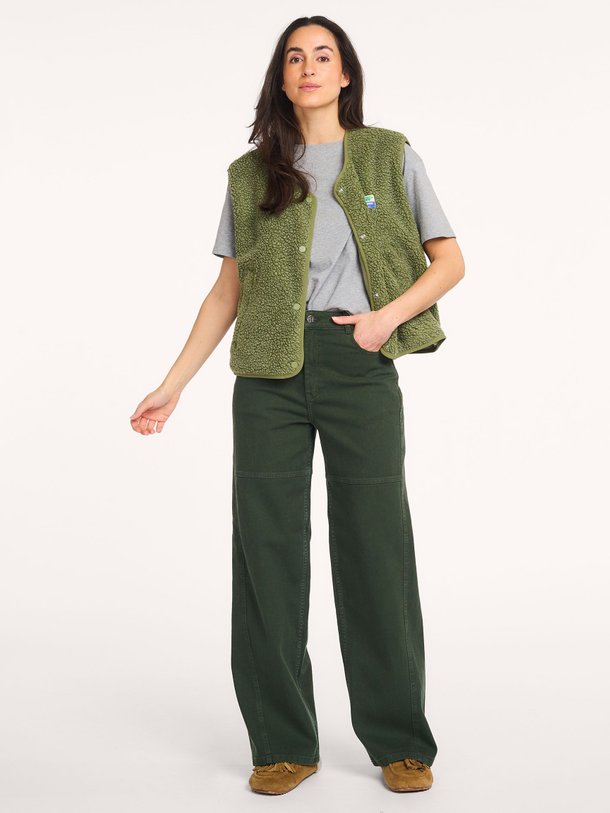 Ontdek de Hoktown geweven teddy gilet van American Vintage in de kleur Donkergroen bij Orangebag. Op werkdagen voor 21:45 besteld, morgen in huis.