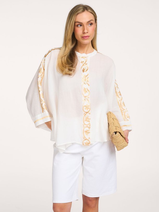 Ontdek de Ramie blouse met borduursel van Greek Archaic Kori in de kleur Wit bij Orangebag. Op werkdagen voor 21:45 besteld, morgen in huis.