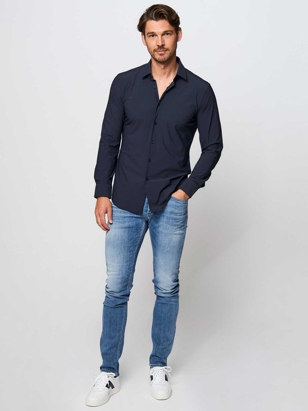 Ontdek de Hank travel jersey overhemd van Boss in de kleur donkerblauw bij Orangebag. Op werkdagen voor 21:45 besteld, morgen in huis.