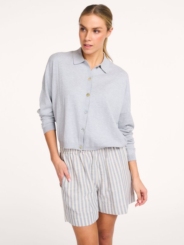 Ontdek de Kiki katoenmix gemêleerd vest van Knit-ted in de kleur Lichtgrijs bij Orangebag. Op werkdagen voor 21:45 besteld, morgen in huis.