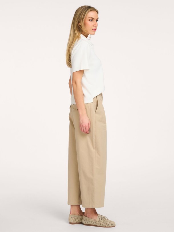 Ontdek de Cindy katoenen broek van My Essential Wardrobe in de kleur Beige bij Orangebag. Op werkdagen voor 21:45 besteld, morgen in huis.
