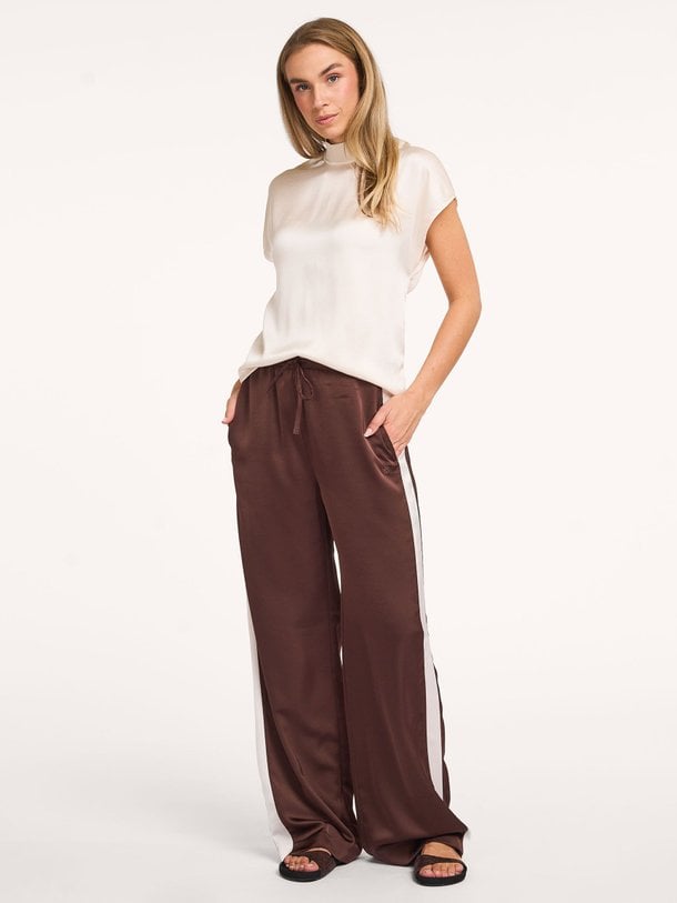 Ontdek de Dare geweven satijnlook van Dante 6 in de kleur Donkerbruin bij Orangebag. Op werkdagen voor 21:45 besteld, morgen in huis.