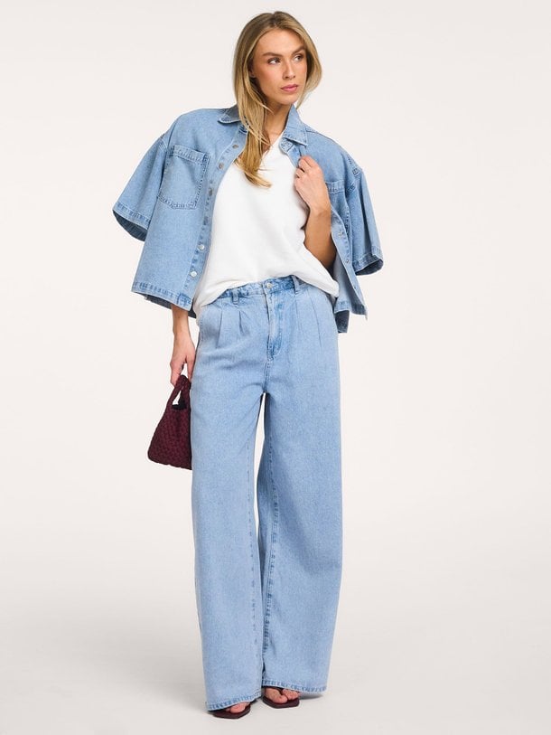 Ontdek de High waist wide leg non-stretch jeans van Alix The Label in de kleur Blauw bij Orangebag. Op werkdagen voor 21:45 besteld, morgen in huis.