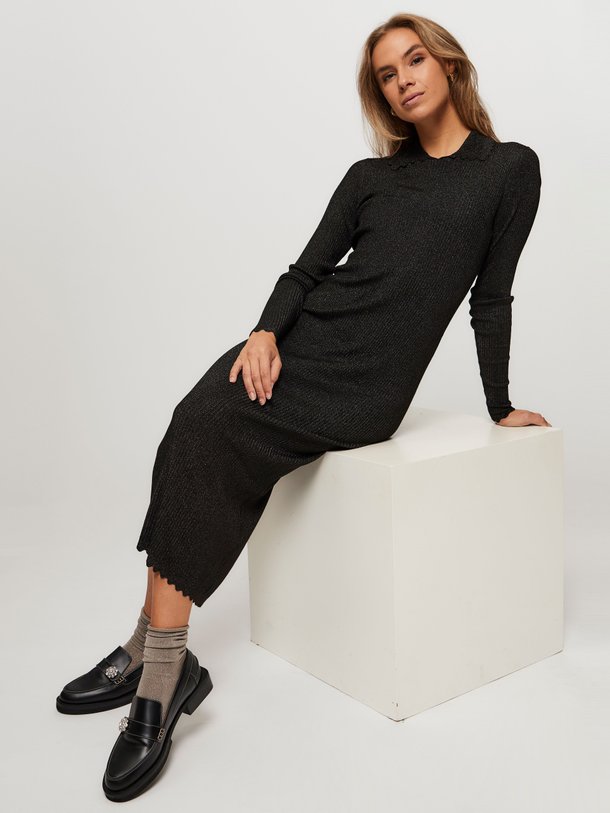 Ontdek de Elissa viscosemix jurk met lurex van Munthe in de kleur zwart bij Orangebag. Op werkdagen voor 21:45 besteld, morgen in huis.