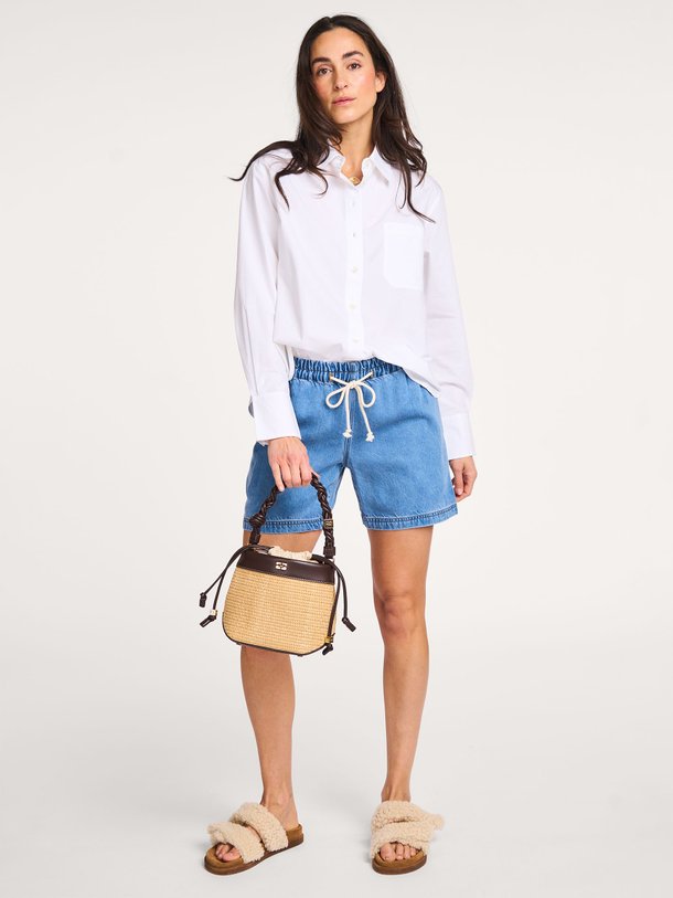 Ontdek de Sascha denim short van Xirena in de kleur blauw bij Orangebag. Op werkdagen voor 21:45 besteld, morgen in huis.