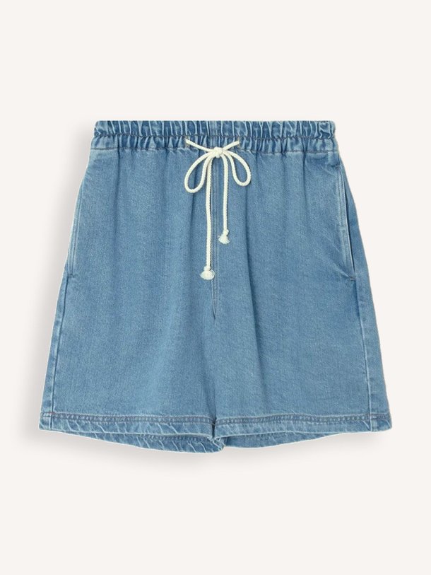 Ontdek de Sascha denim short van Xirena in de kleur blauw bij Orangebag. Op werkdagen voor 21:45 besteld, morgen in huis.