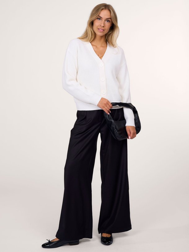 Ontdek de Majuro wol/cashmeremix vest van Nathalie Vleeschouwer in de kleur crème bij Orangebag. Op werkdagen voor 21:45 besteld, morgen in huis.