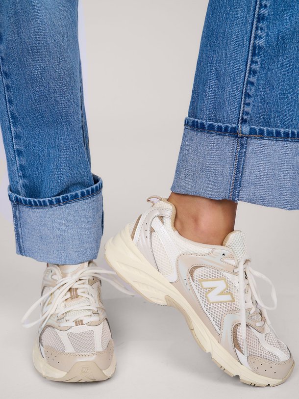 Ontdek de MR530 lederen sneakers met mesh van New Balance in de kleur beige bij Orangebag. Op werkdagen voor 21:45 besteld, morgen in huis.