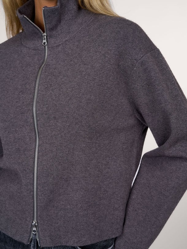 Ontdek de Opaya viscosemix gemêleerd vest van Second Female in de kleur grijs bij Orangebag. Op werkdagen voor 21:45 besteld, morgen in huis.