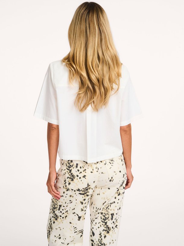 Ontdek de Vilbert organic cotton blouse van Modstrom in de kleur Off-white bij Orangebag. Op werkdagen voor 21:45 besteld, morgen in huis.